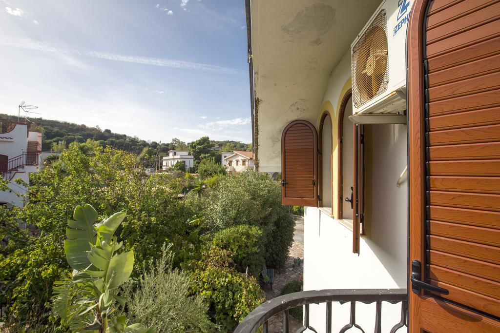 Villa Silvia Casteldaccia Eksteriør billede
