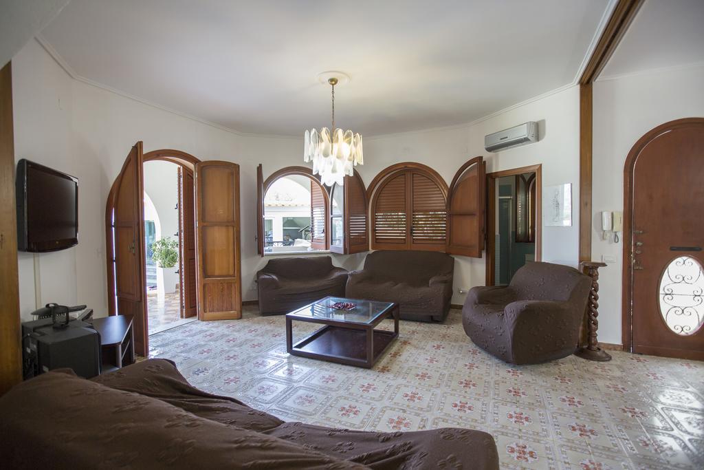 Villa Silvia Casteldaccia Eksteriør billede